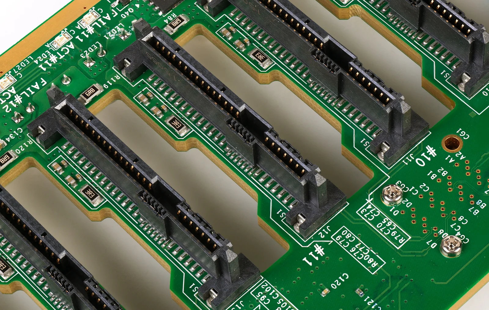 Was man bei der Fertigung von AI-Server-Backplane-PCBs zuerst einfrieren sollte: Wie Material, Backdrill, Press-Fit-Lochzonen und Loskonsistenz gemeinsam kontrolliert werden