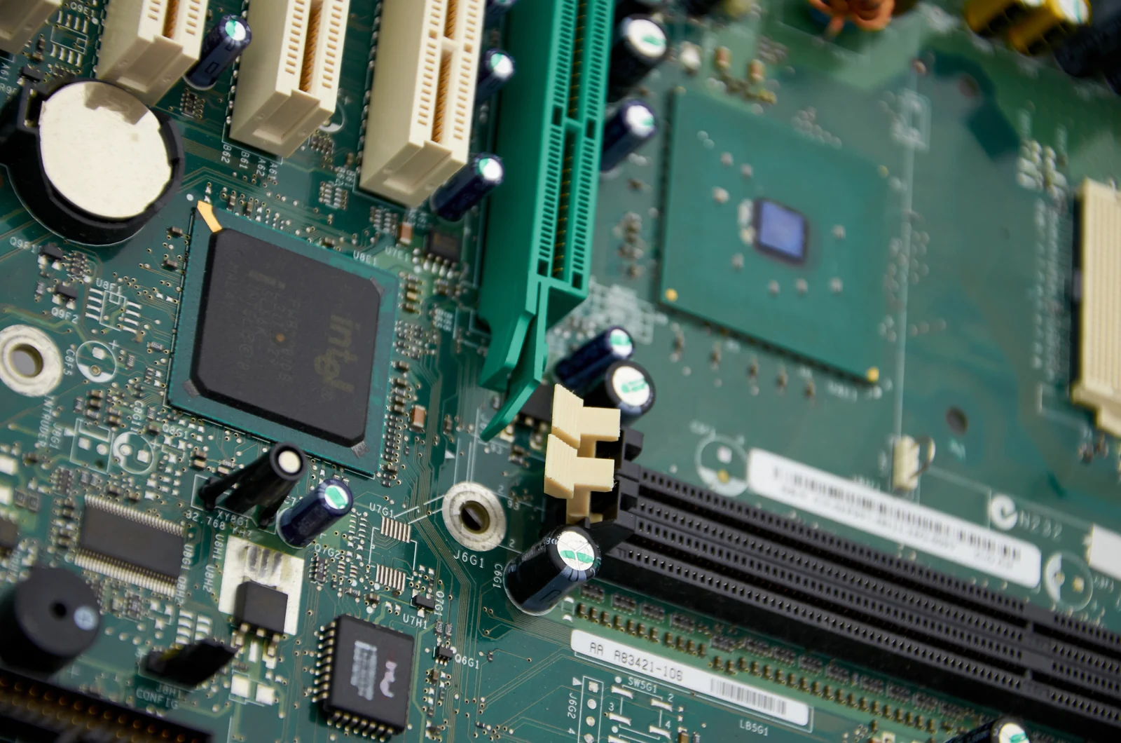 Was man bei der CXL-PCB-Signalintegrität zuerst prüfen sollte: Wie Budget, Stackup, Übergangszonen und Serienkonsistenz gemeinsam bewertet werden