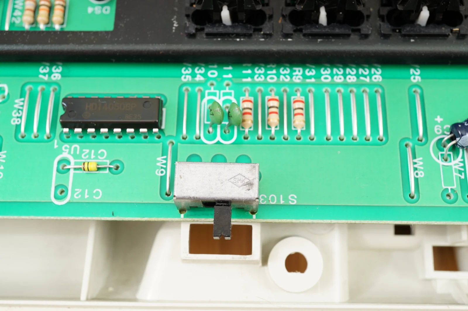 Wie man ein HDI-PCB-Stackup entwirft: Wann Buildup sinnvoll ist statt einfach mehr konventionelle Lagen hinzuzufügen