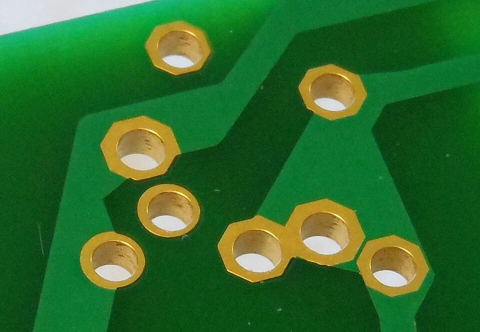 Comment concevoir un PCB VIPPO : quand le via-in-pad vaut vraiment la peine et quand il n’ajoute que du risque d’assemblage