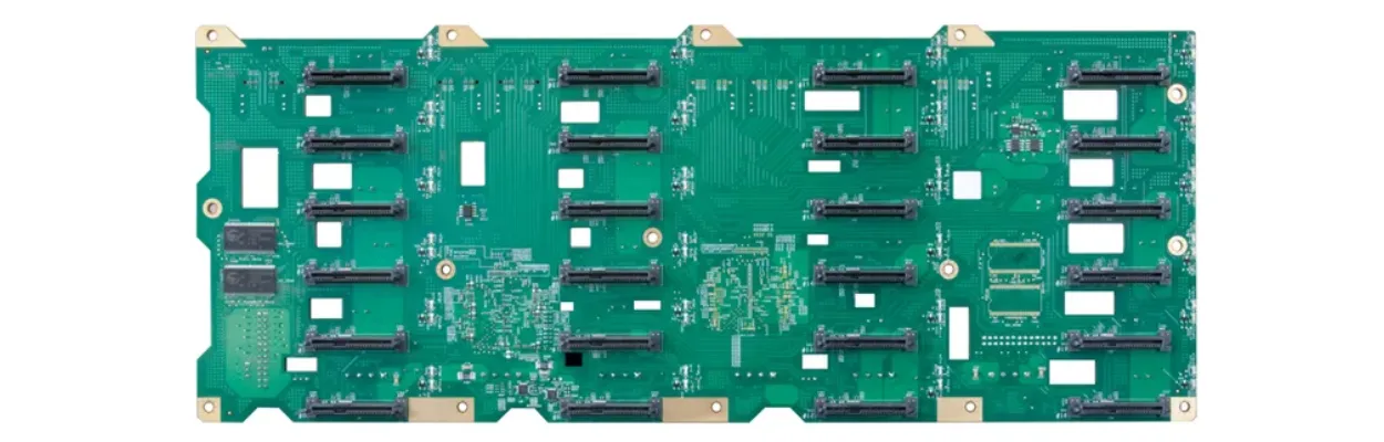 Qualitätsprüfstation zur Überprüfung eines IPC-Klasse-3-Backplane-PCB