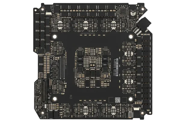 Empilement de panneaux de stratifié FR-4 standard et High-Tg de diverses épaisseurs
